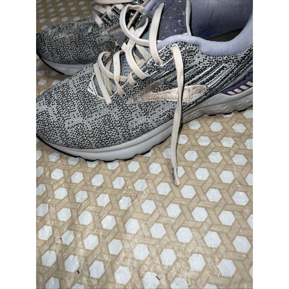 Brooks Adrenaline GTS 19 Women's Size 10B Running Shoes Gray Lavender